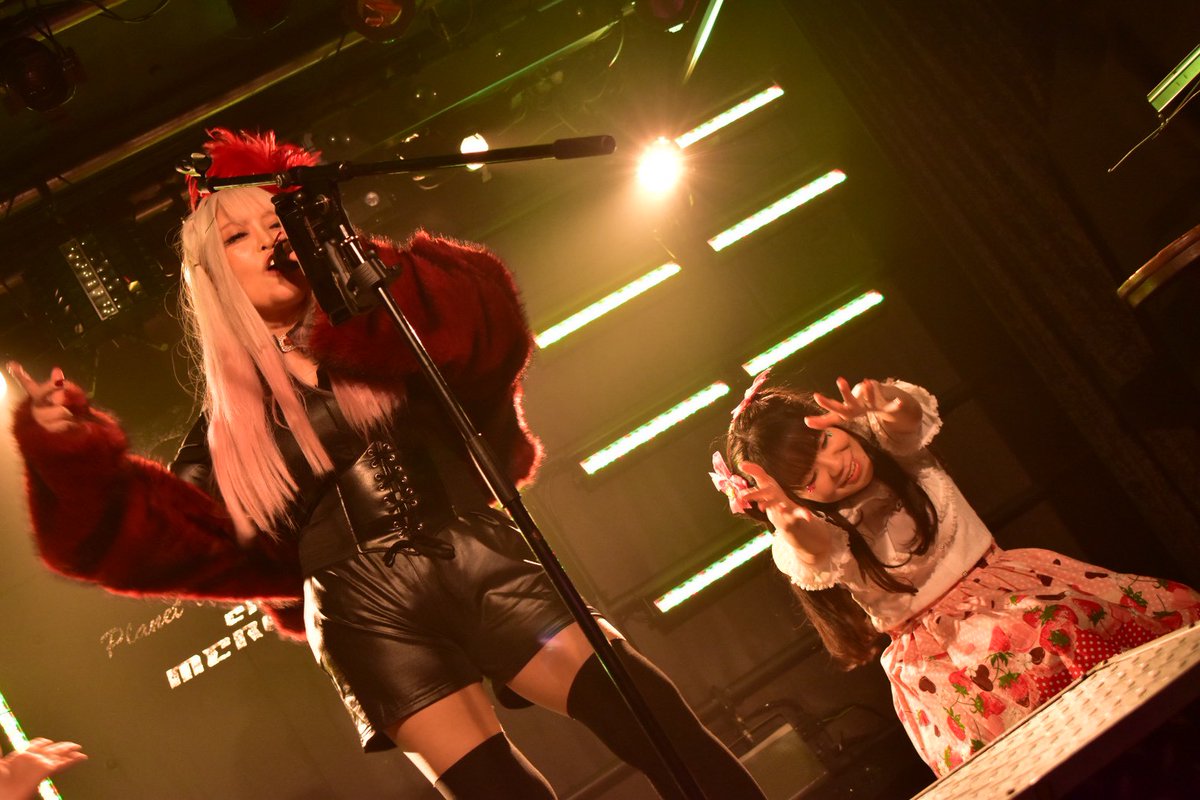 ayatop's tweet photo. #UTAGE009 パートで
ガリさま出演の時に
超宇宙刑事ギャバン インフィニティのOP
🎵LOVE IS THE STRONGEST で
ギャバいバックダンサーを
ふにこさまと務めさせて頂きました!😳
2枚目わたしめっちゃ笑ってる(笑)(笑)
ガリさま素敵でございました✨️✨️
光栄でございます😳✨️ https://t.co/AIVZtuQi93