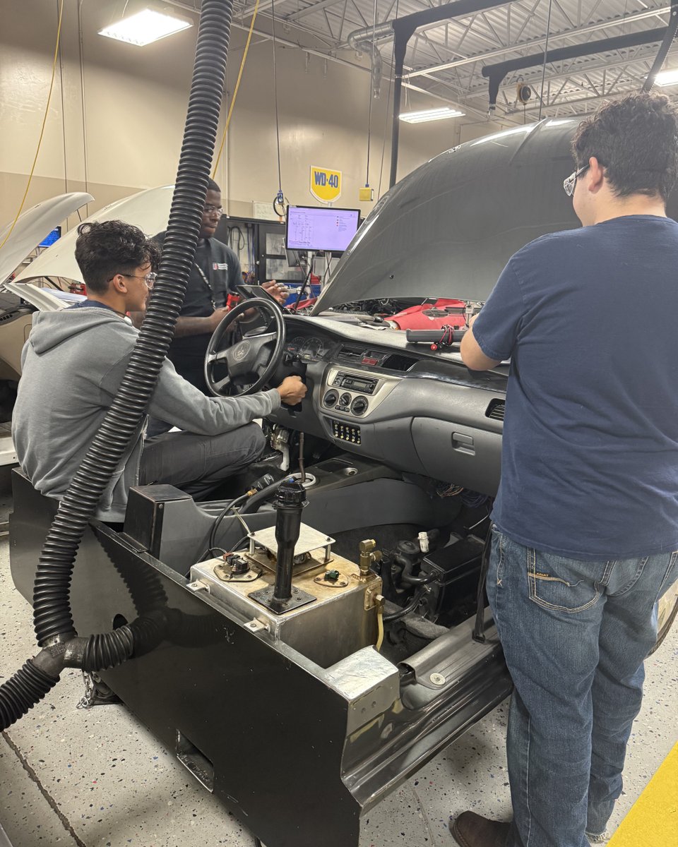 Universal Technical Institute tweet media