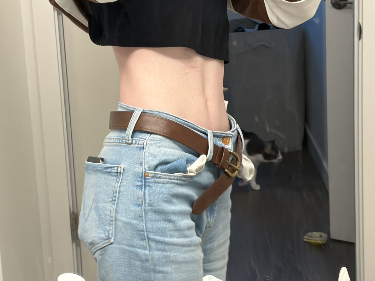 EvieGoesHard💙🤍 tweet media