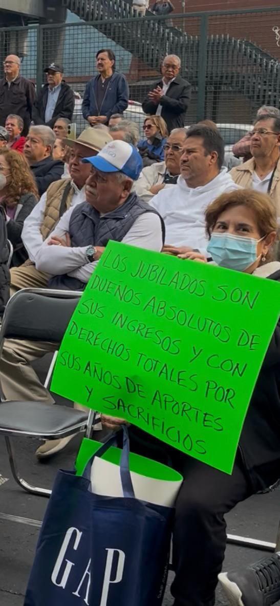 Adriana María tweet media