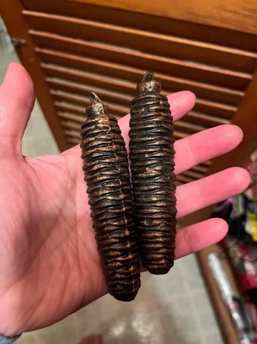 honeymoon250's tweet image. Nope, not ornaments. My friend is going through the house where her grandma and aunt lived their whole lives and finding weird stuff. Apparently these are solid and very heavy; too heavy to hang on a tree. What are they