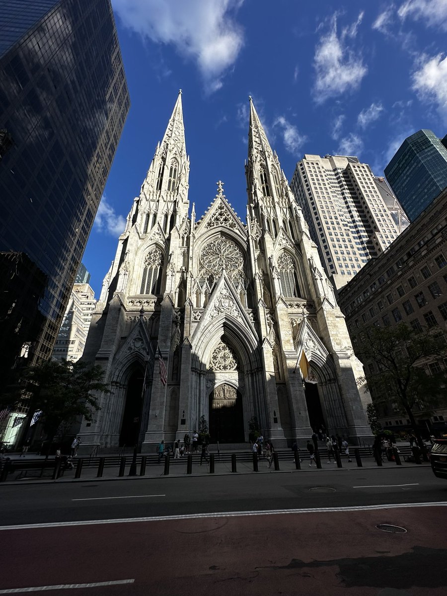 JoelYeldell's tweet photo. Lucky enough to have visited St. Patrick’s, NY and St. Patrick, Dublin! ☘️ https://t.co/XUJFNxFNRj