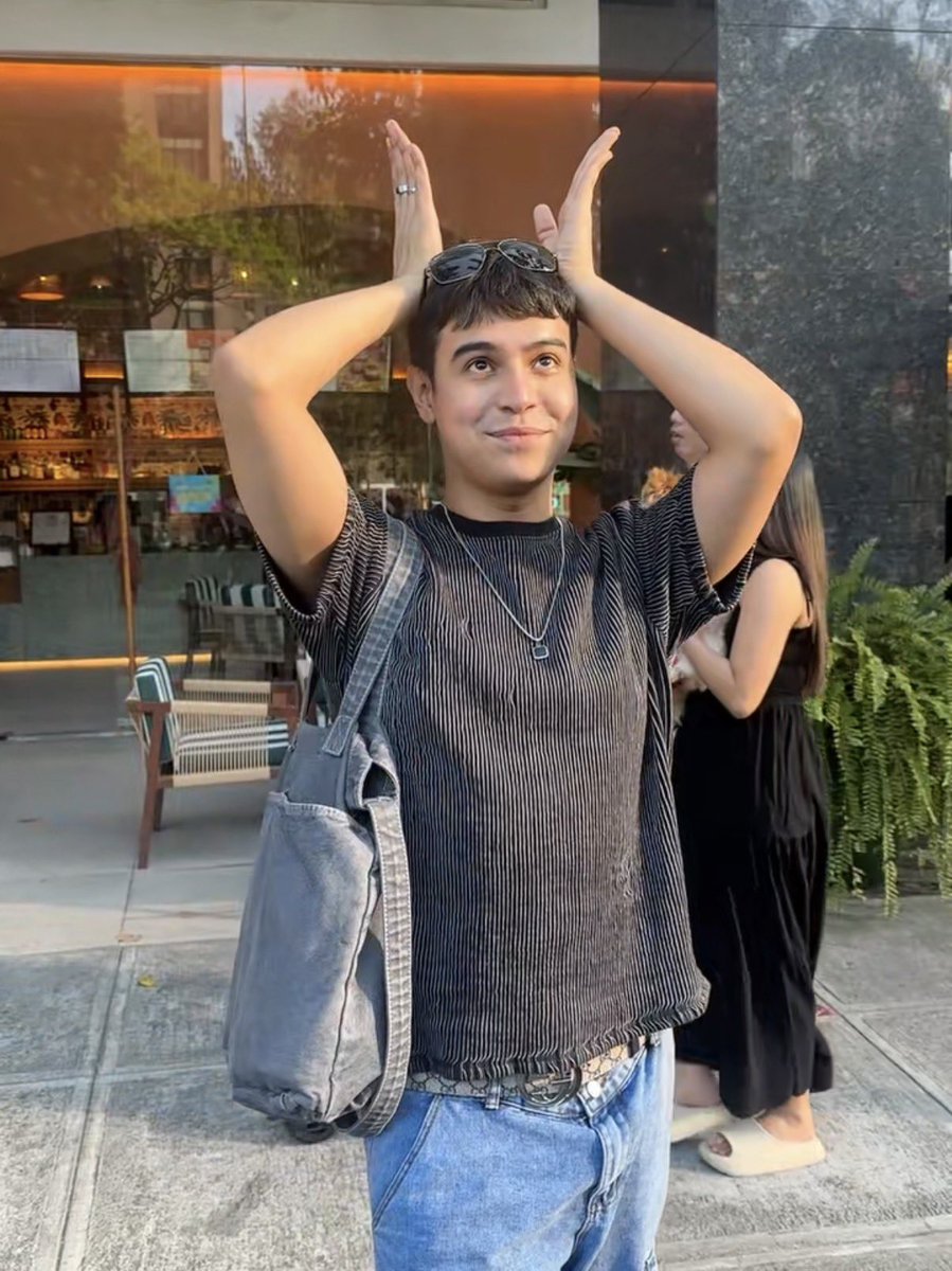 Team Viñas 💋 tweet media