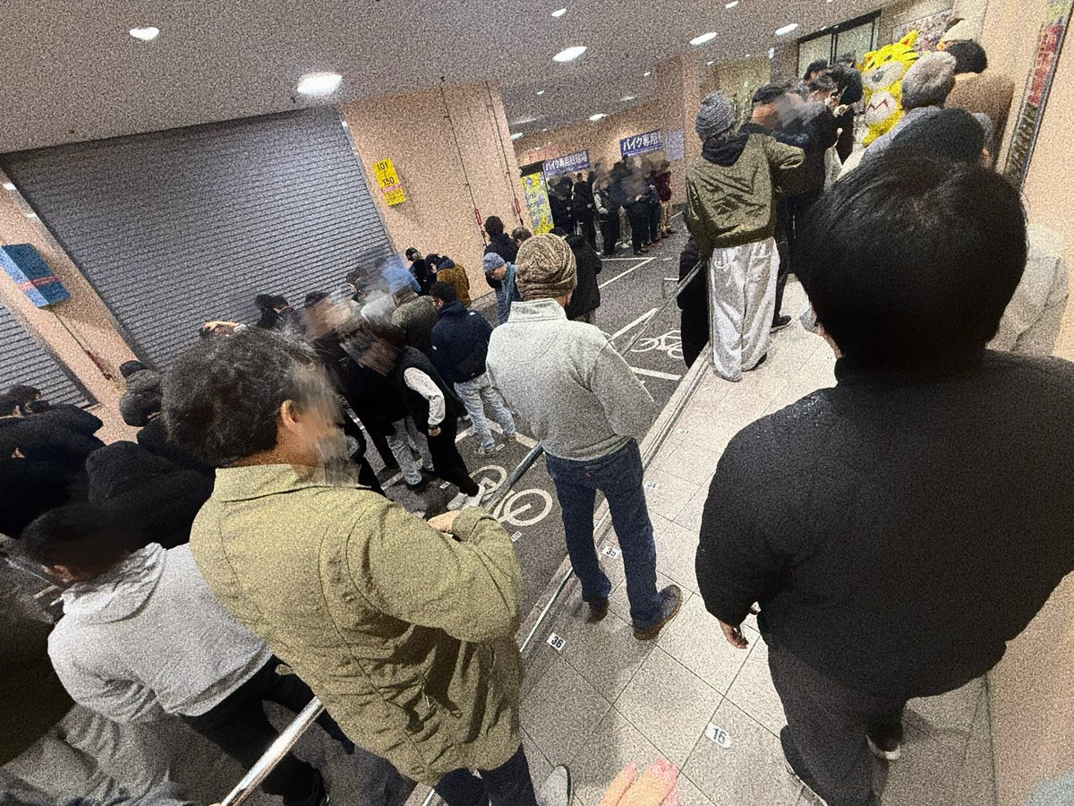 📍#玉屋室見🔰

おはようございます☀️
抽選204名17番‼️😍

きたきたきたぁぁぁぁぁあ😘
もちろんこれっしょっ！！！！！

朝から一般の方まで沢山のお客様が
ご来店されております🥰‼️
本日はよろしくお願いします😍

#スロシックス #PR https://t.co/VQEX6w81lA