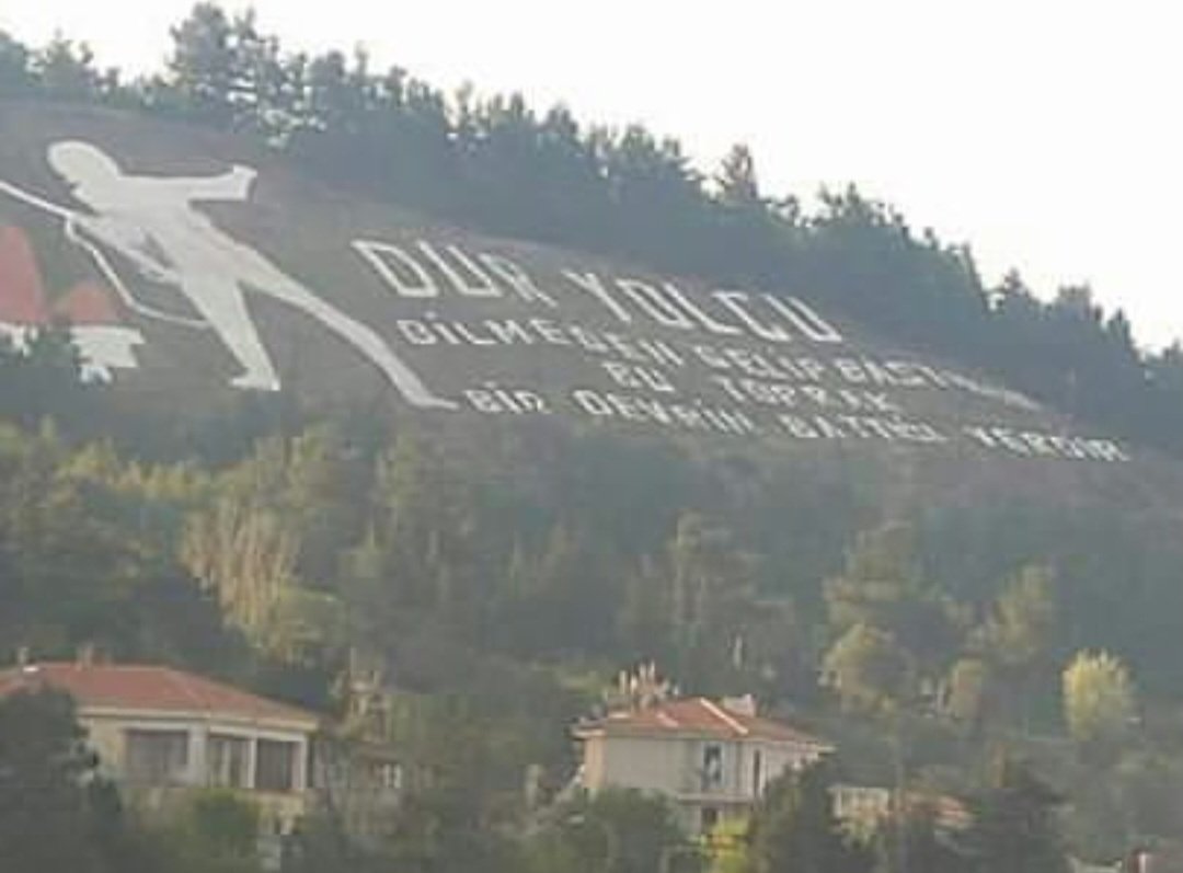 sonnur_bulbul's tweet photo. #18Mart1915
Vatanı Ve Milleti Uğruna Gözlerini Kırpmadan Can Veren, 
#ÇanakkaleZaferi Vatan Topraklarını Korumak İçin Şahlanan Bir Milletin Kahramanlık Destanıdır.
Rabbim Şehitlerimize Rahmet Eylesin.. 🇹🇷 https://t.co/xRfgdHLTbJ