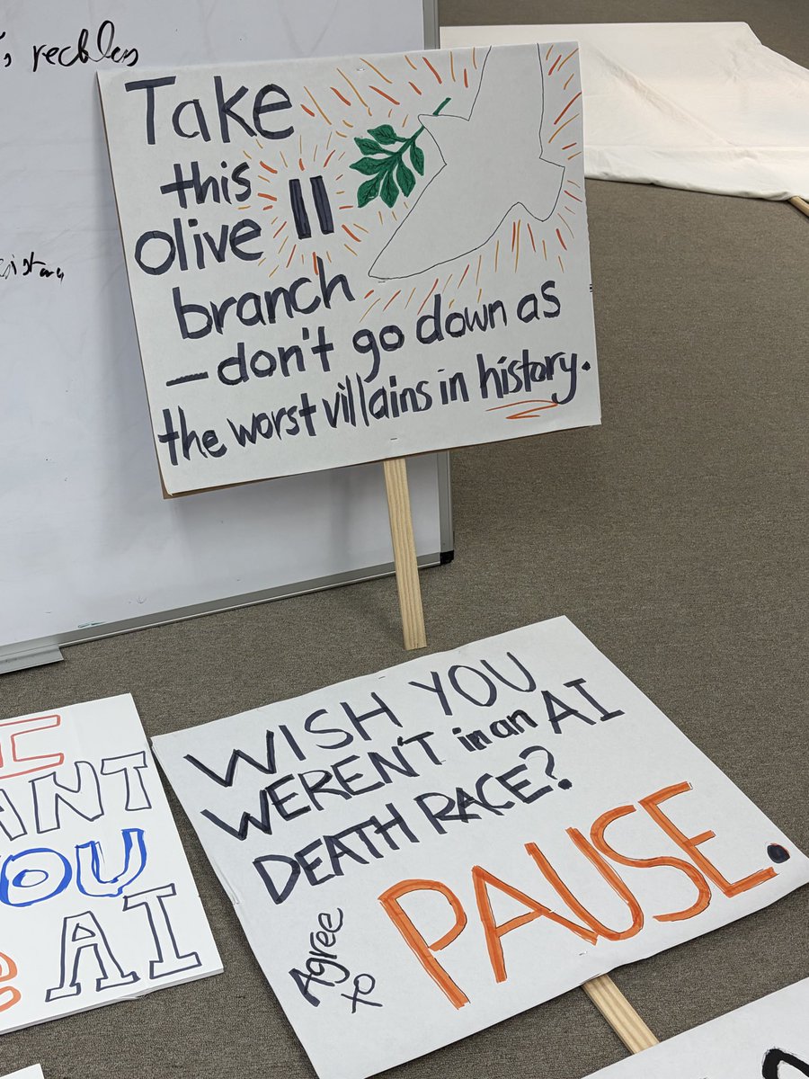 Holly ⏸️ Elmore tweet media