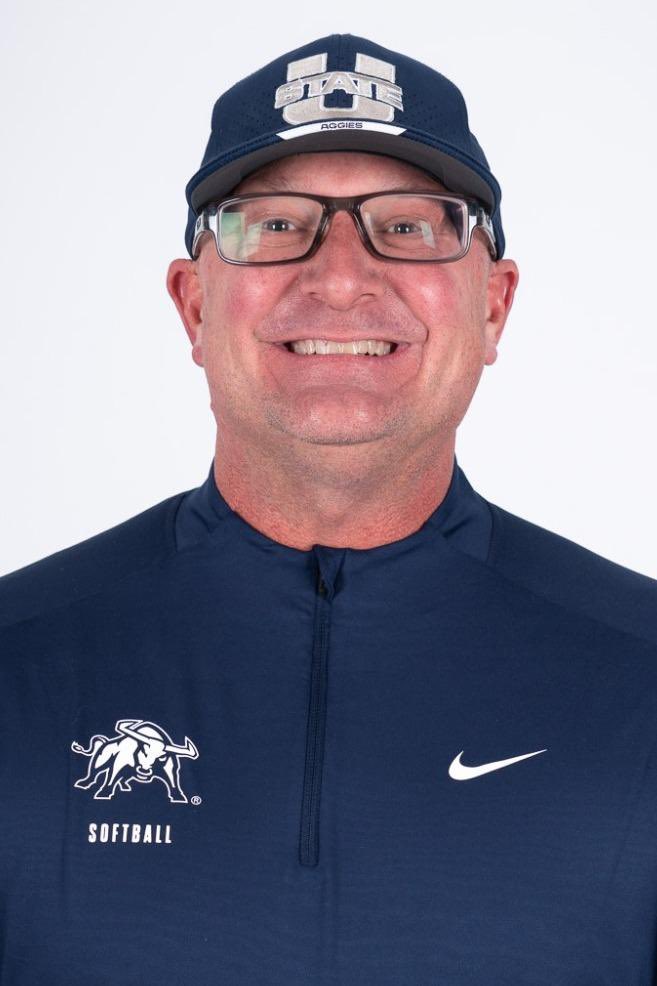 Rounding Third Softball tweet media