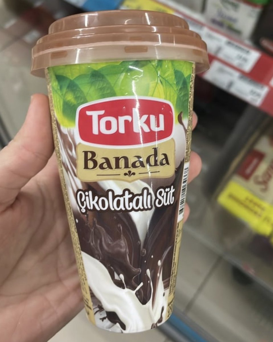 Torku Banada markasıyla satışa sunulan çikolatalı süt ürününde %0,1 yani binde 1 oranında çikolata bulunuyor.
Üründe kıvam arttırıcılar ve aroma vericiler yer aldığı görülüyor. Ürün çikolata aroma vericisi ve fındık aroma vericisi içeriyor.
gidadedektifi.com/gonderiler/det…
