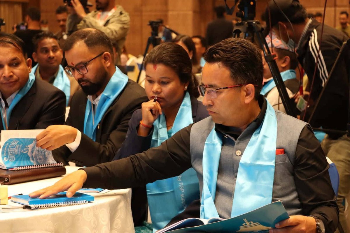 subedi_kamal's tweet image. परिवर्तनको जुन इतिहास तपाईंहरूले लेख्नुभयो, त्यसलाई कार्यरूपमा उतार्न हामी कटिबद्ध छौं। तपाईंहरूको मतको मर्यादा र भावनाको कदर गर्दै अघि बढ्नेछु।
📍 राष्ट्रिय स्वतन्त्र पार्टीद्वारा आयोजित नवनिर्वाचित प्रतिनिधि सभा सदस्यहरूको अभिमुखीकरण कार्यक्रम। 🔔🙏 #KamalSubedi #RSP  #Dang3