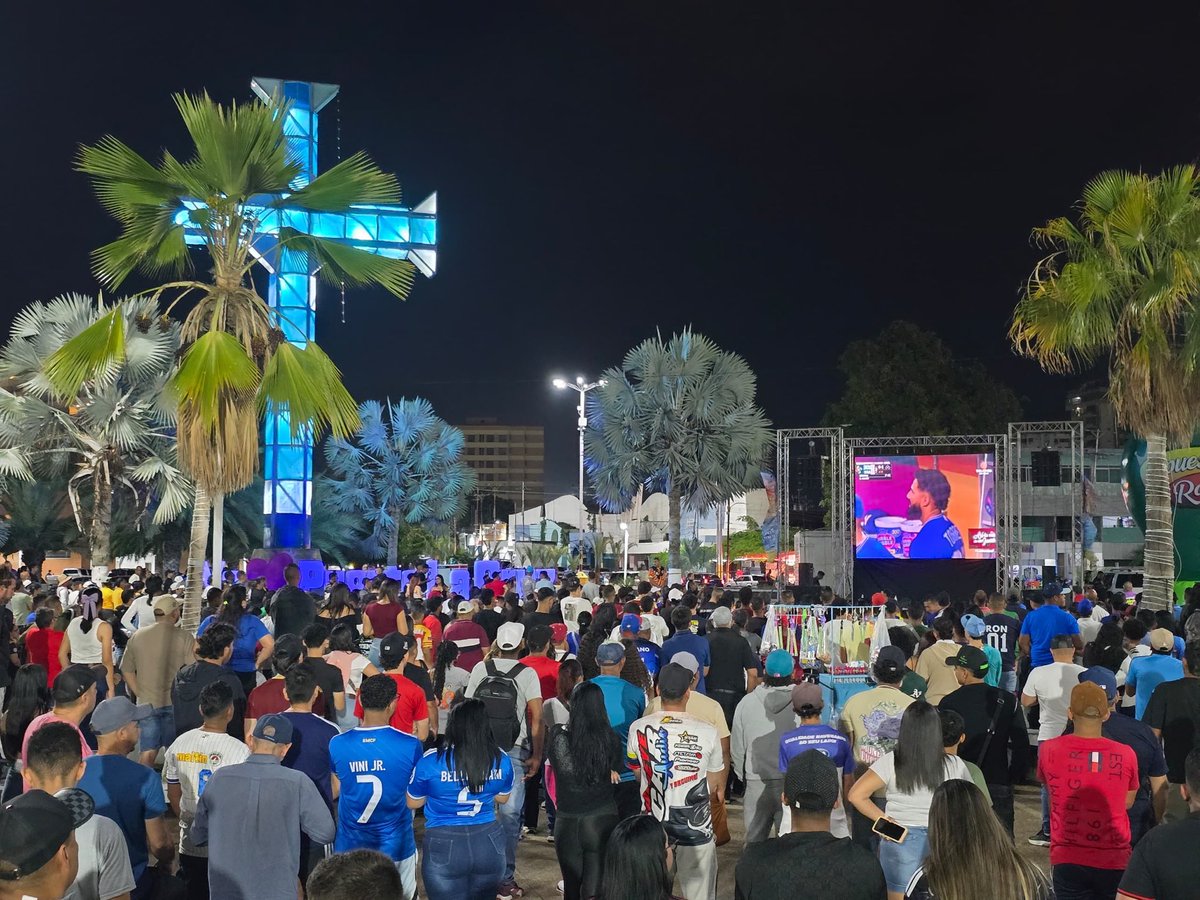 Disfrutando de lá trasmición en família desde Puerto La Cruz, estado Anzoátegui. 

VAMOS VENEZUELA 🇻🇪🏆 SI SE PUEDE. 

#BeisbolXTeleven! 📺
<a href="/Teledeportes_10/">Teledeportes</a>