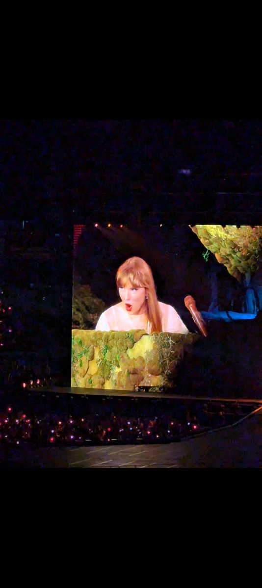 Emily 🌻 tweet media