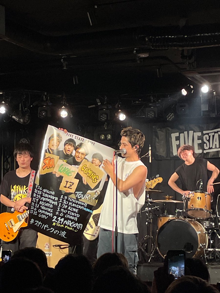 もり tweet media