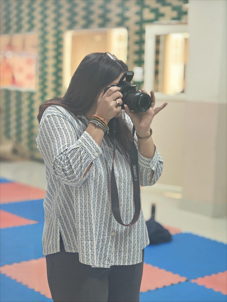 scorpion_11_17's tweet photo. When the photographer captures the photographer...
#candidmoments #actioninaction https://t.co/6tci2uOt5w