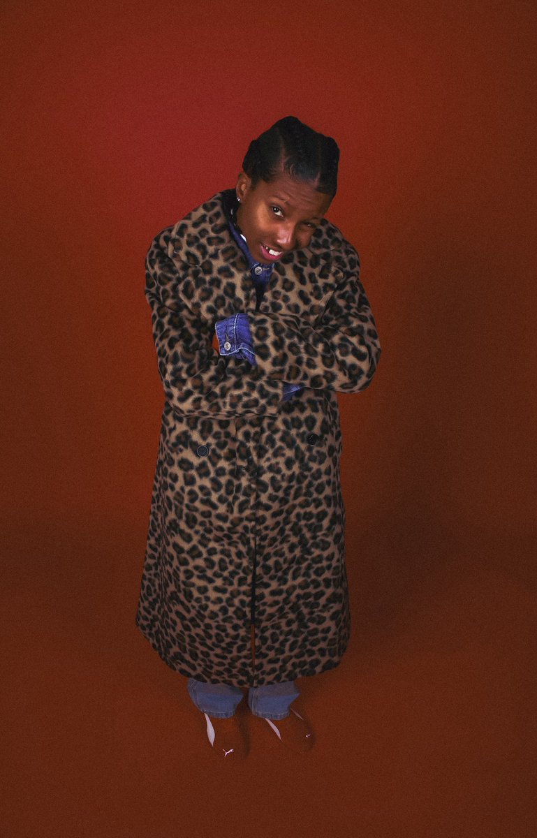 lurainrae's tweet photo. It’s red 🐆 https://t.co/HtHdkbD0s7