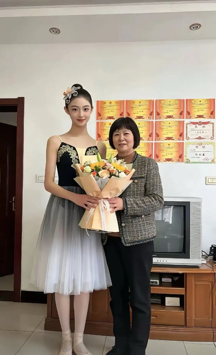 雷峰塔下小妖精 tweet media