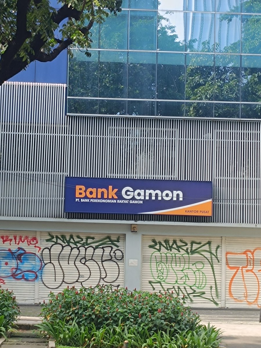 semaretpipel's tweet photo. bank gagal move on https://t.co/lzTkVaO6OF