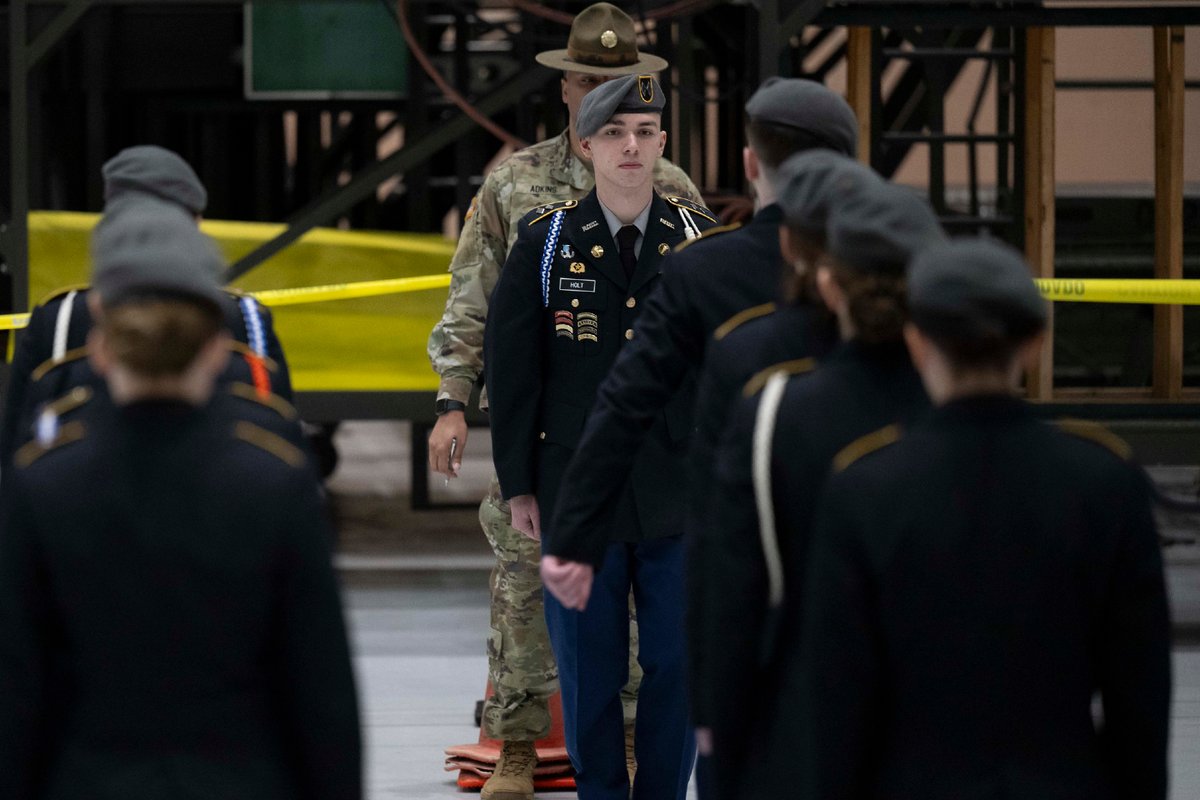 WVNationalGuard's tweet image. Building #FutureLeaders starts with standards, structure, and opportunity. Jan. 21st, schools from across the state participated in the WV State JROTC Competition that was held at  by @130thAW base.

#OneGuard #PressOn

@jimdseward @wvgovernor