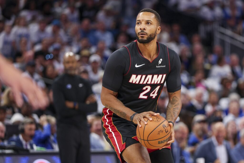 SikaPronos's tweet photo. Bet NBA avec @SweetProno ! 

🏀 Powell 22 points @ 1,94 (1%)

RT/❤️ si tu suis https://t.co/kKR20XsHkn