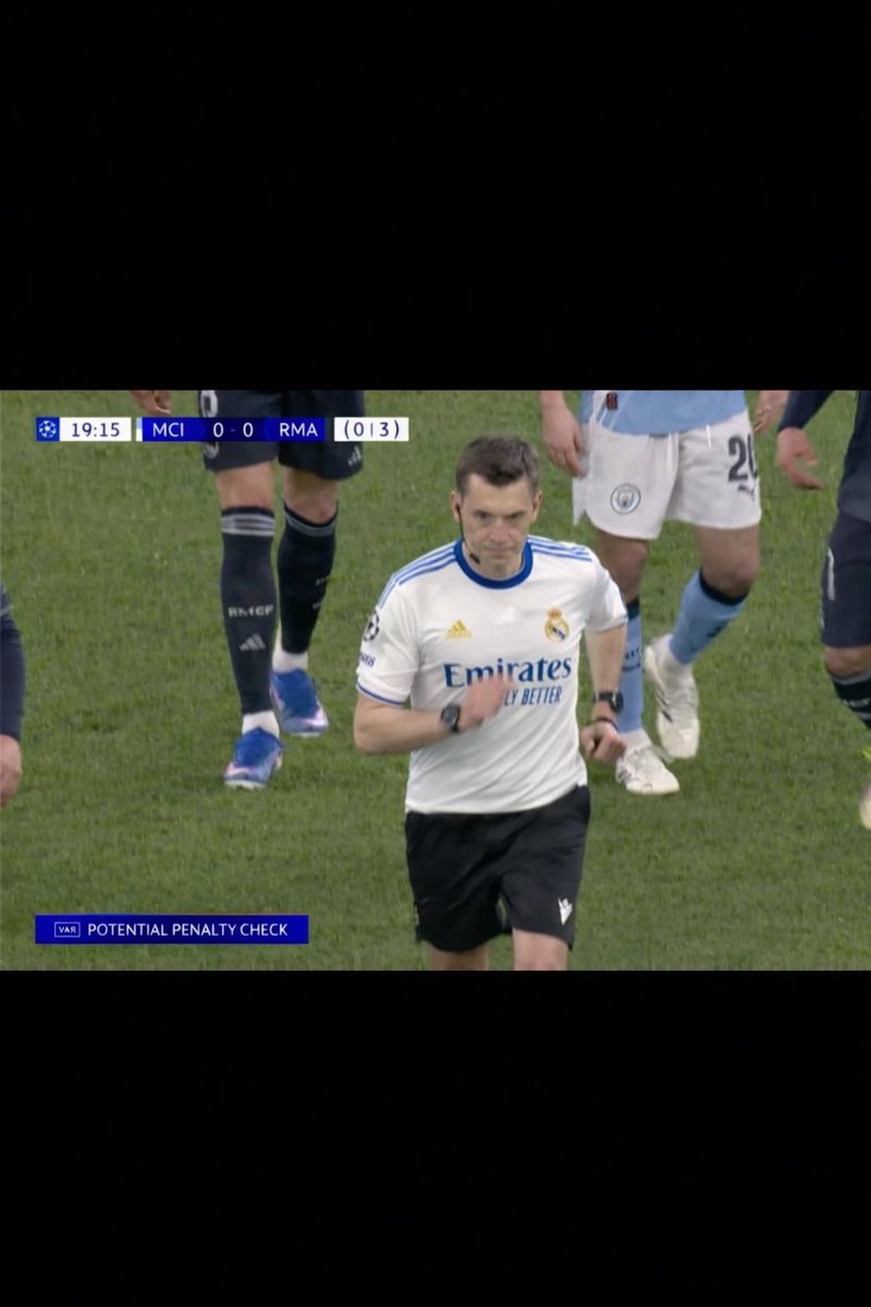 Comment Clement Turpin peut encore arbitrer un match de ldc il est juste honteux 
#CityReal