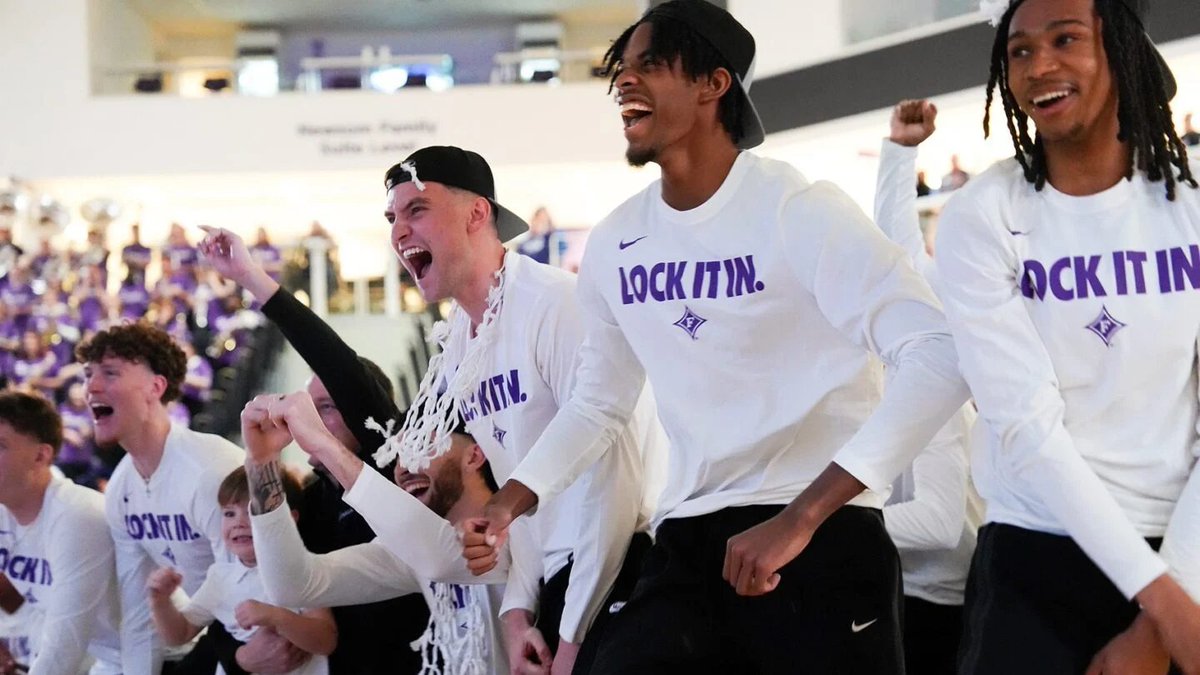 FurmanNews's tweet image. Every year @FurmanU professors run the numbers to determine the likelihood of @MarchMadnessMBB upsets and hope the @FurmanPaladins pull one off in 2026. @NCAA @TheAthletic @FurmanMBB #BracketBusters #CinderellaStory furman.edu/news/furman-ma…