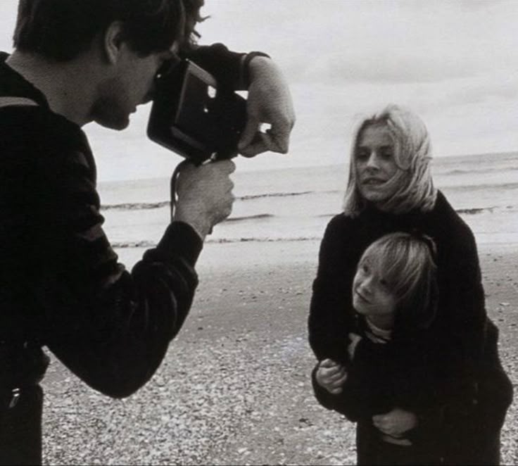 The projectionist woman tweet media