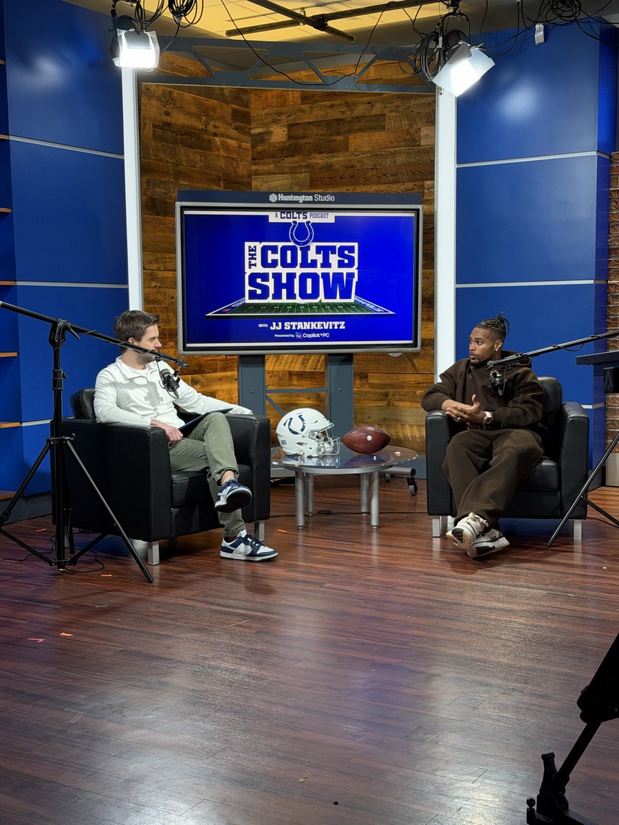 jjowens_3's tweet image. To new beginnings ⚪️🔵 Looking forward to making Indy our new home…Year 9 it’s UP!!!! 
#ForTheShoe