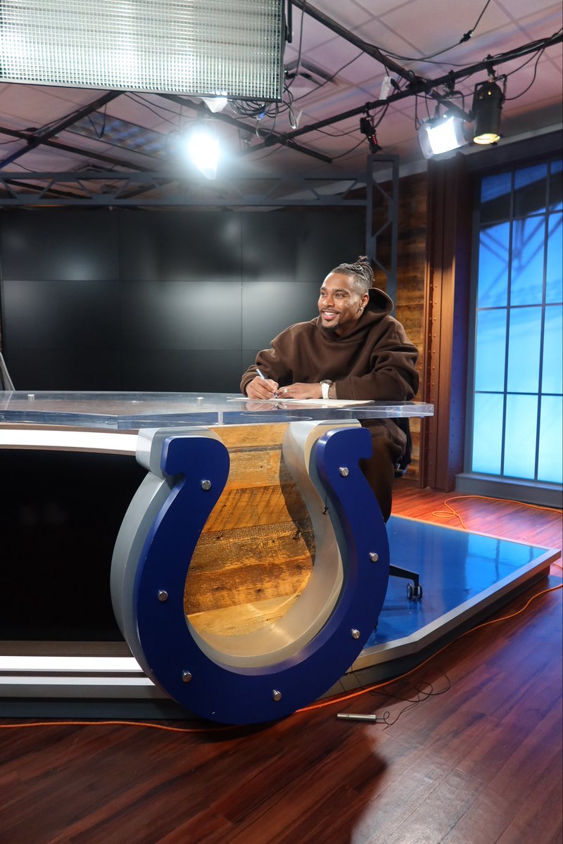 jjowens_3's tweet image. To new beginnings ⚪️🔵 Looking forward to making Indy our new home…Year 9 it’s UP!!!! 
#ForTheShoe