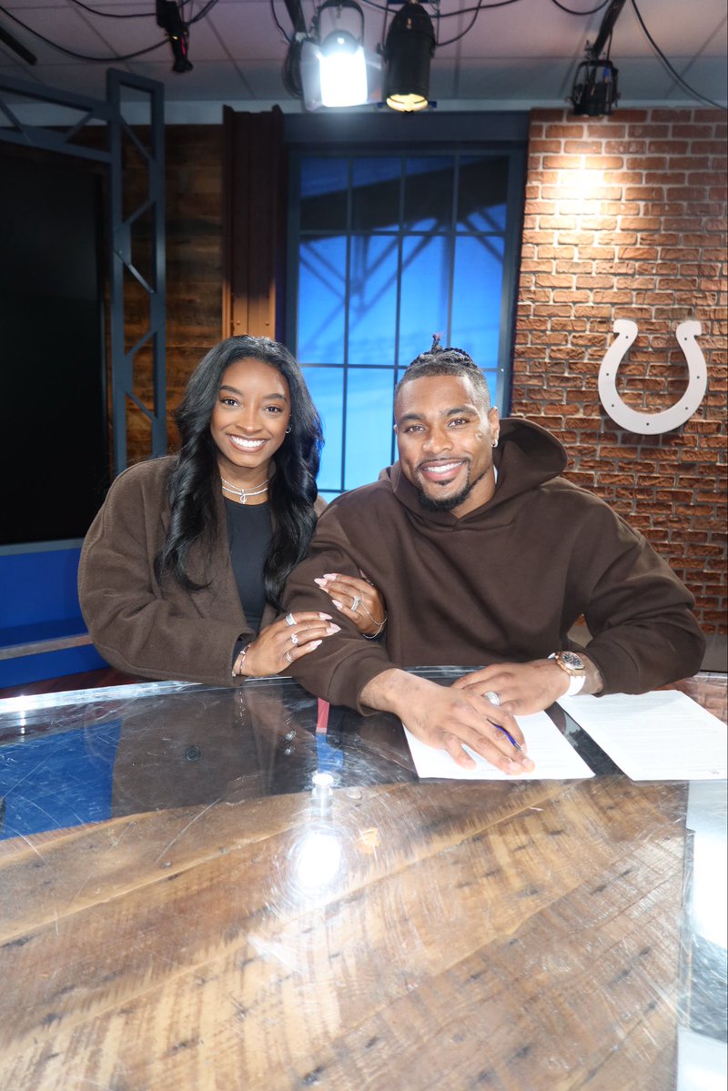 jjowens_3's tweet image. To new beginnings ⚪️🔵 Looking forward to making Indy our new home…Year 9 it’s UP!!!! 
#ForTheShoe