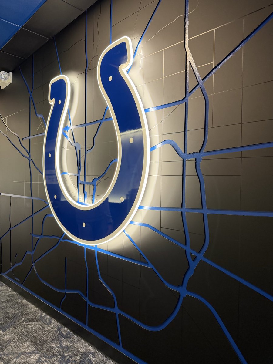 jjowens_3's tweet image. To new beginnings ⚪️🔵 Looking forward to making Indy our new home…Year 9 it’s UP!!!! 
#ForTheShoe