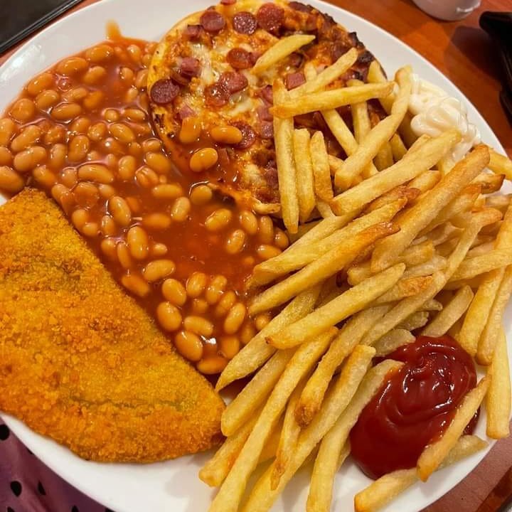 Dinner with Beans 🍽️ tweet media