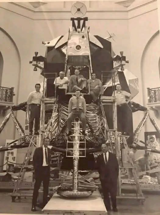 konstructivizm's tweet image. Lots of people believe the Apollo Lunar Module was a tiny flimsy little thing,  this image really shows how big it actually is... 

NASA