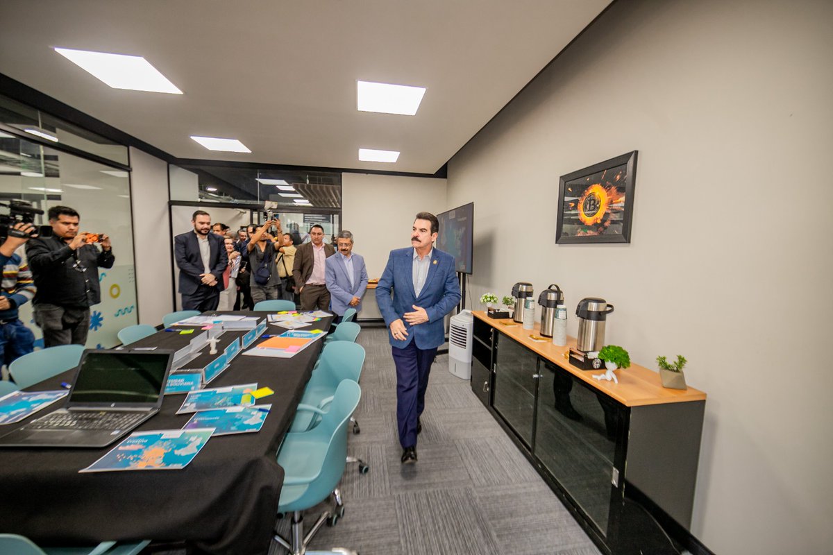 Manfred Reyes Villa tweet media