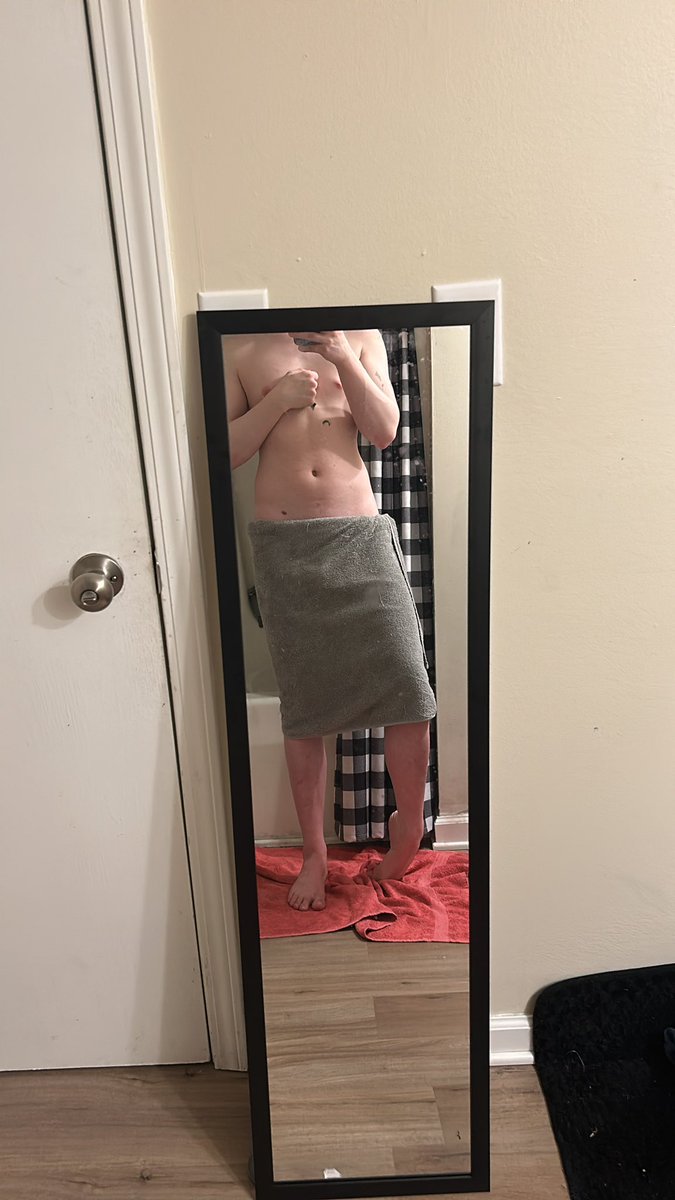 AdorableEviers's tweet photo. #femboy wanna see me out of the shower more? #tummy https://t.co/gSFaqyw2Wf