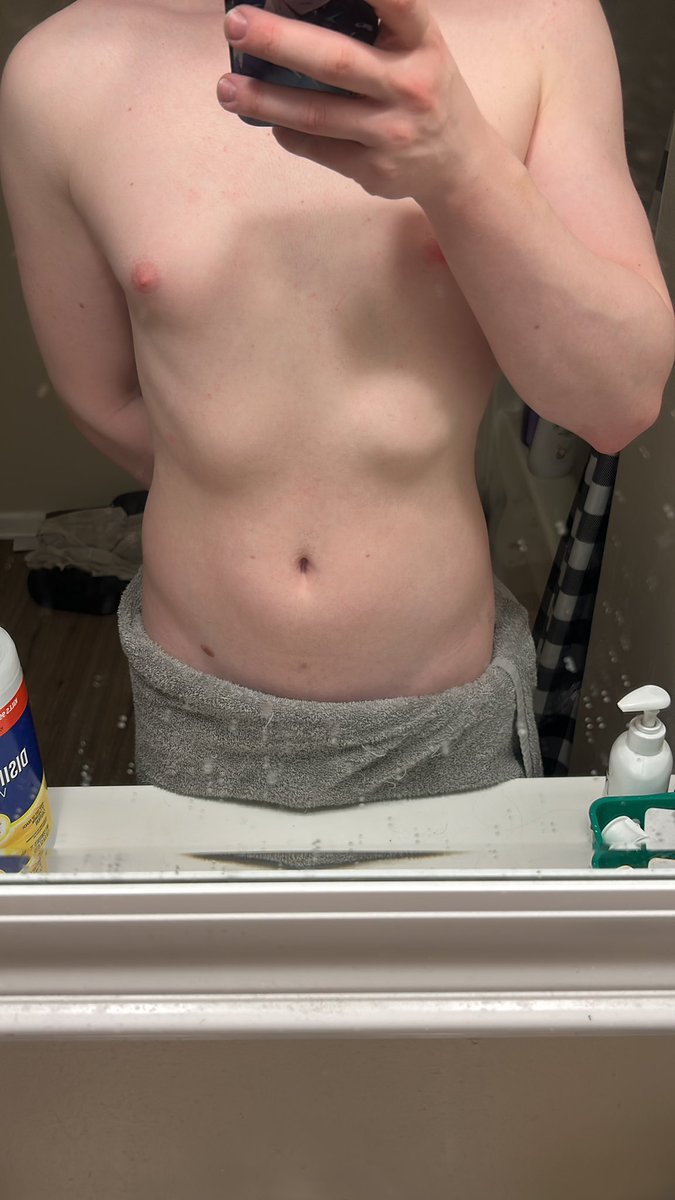 AdorableEviers's tweet photo. #femboy wanna see me out of the shower more? #tummy https://t.co/gSFaqyw2Wf