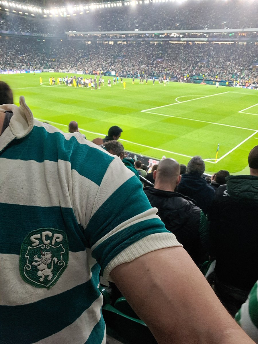 umDiogoScp's tweet photo. Este modelo de 60 a 64 que assistiu ao 5-0 contra o United, veio ver mais uma remontada de 5-0 https://t.co/c470WgFkZe