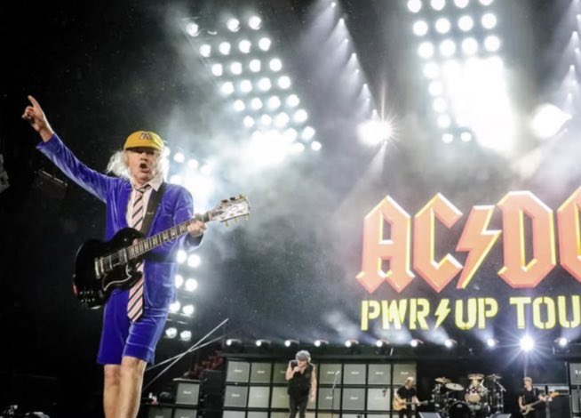Luis_LiraM58's tweet photo. Tengo dos boletos a la venta para ACDC el miércoles 15 de Abril. $3,300 cada uno. Son general B.  Ayúdame con RP para llegar a alguien que le pueda interesar. #ACDC #poweruptour #rock #conciertos #cdmx #forognp https://t.co/0RqlTW06jn