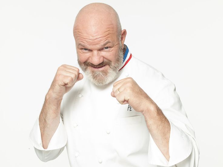 Diana
Her mom Dolores
Her grand-father Phili-- UH ALBERT ☝🏻🤓

(Sorry for the grandpa, it's a french joke and I love it sm 😭😭)

AND UH
EVERYONE HATES DOLORES 💥💥