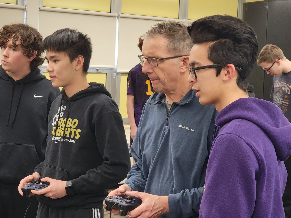 21333Robo's tweet photo. We enjoyed spending part of our St. Patrick's Day at @chicagochristianol showcasing our robotics program, talking about the @illinoisfirst state championship and our trip to the @usgovcup in Washington DC, and sharing about STEM.  

We love connecting with our feeder schools. https://t.co/eUz8qi1TwJ