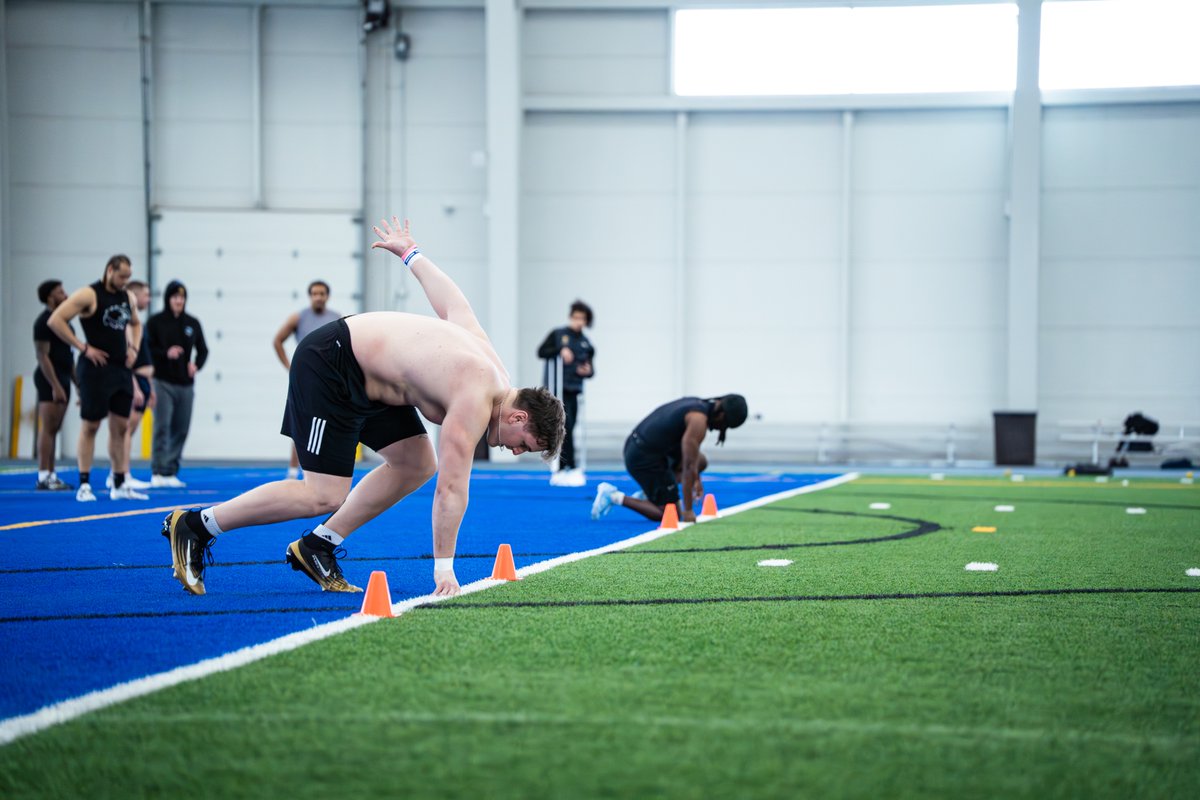 GVSU Football tweet media