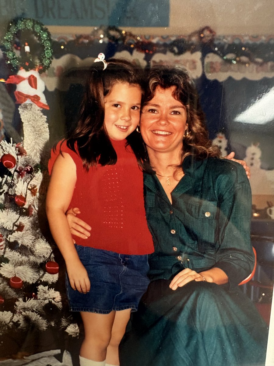SilverBluffElem's tweet photo. Favorite Teacher Tuesday 🍎✨
Our principal is recognizing her favorite teacher, Mary Browning Bechtold, whose impact helped shape who she is today. 💙 #Alumni305 https://t.co/75Ouzb5uRi