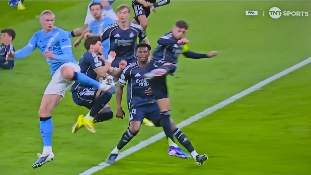 عمرو tweet media