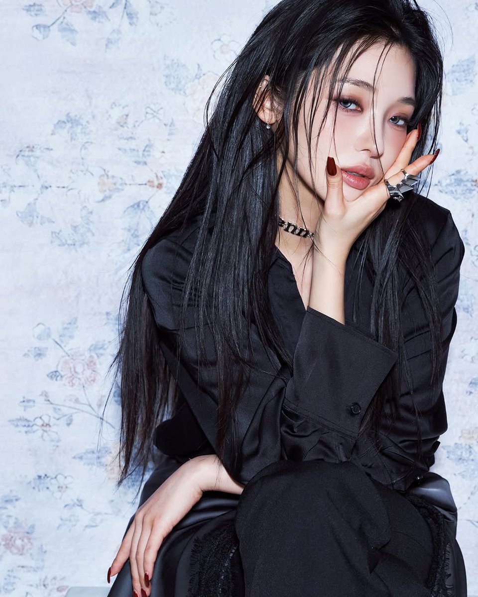 genievely tweet media