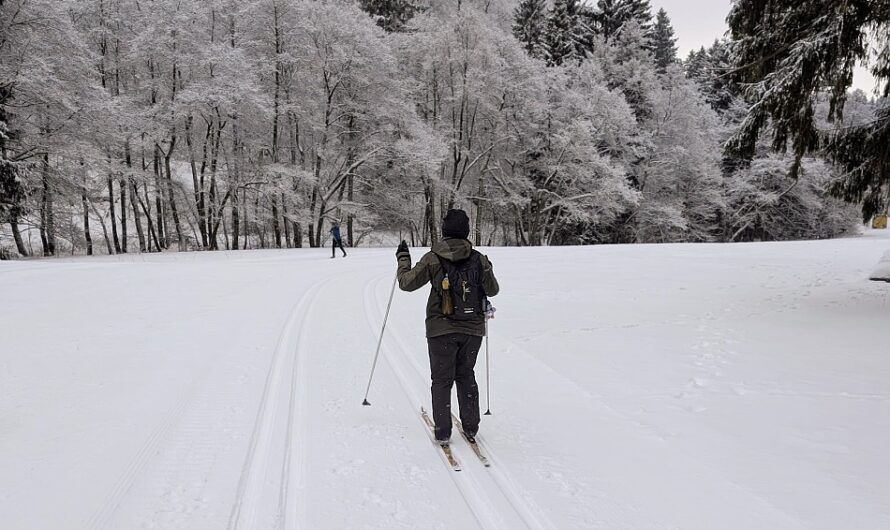 Auf die Bretter, fertig, los! Wir haben uns im Sauerland zum ersten Mal auf Langlauf Ski gewagt. Die Bedingungen hätten idealer nicht sein können und Spass hat es obendrein gemacht.

wanderrattes-blog.de/2026/01/14/auf…

#wanderrattsblog
#sauerland
#skilanglauf