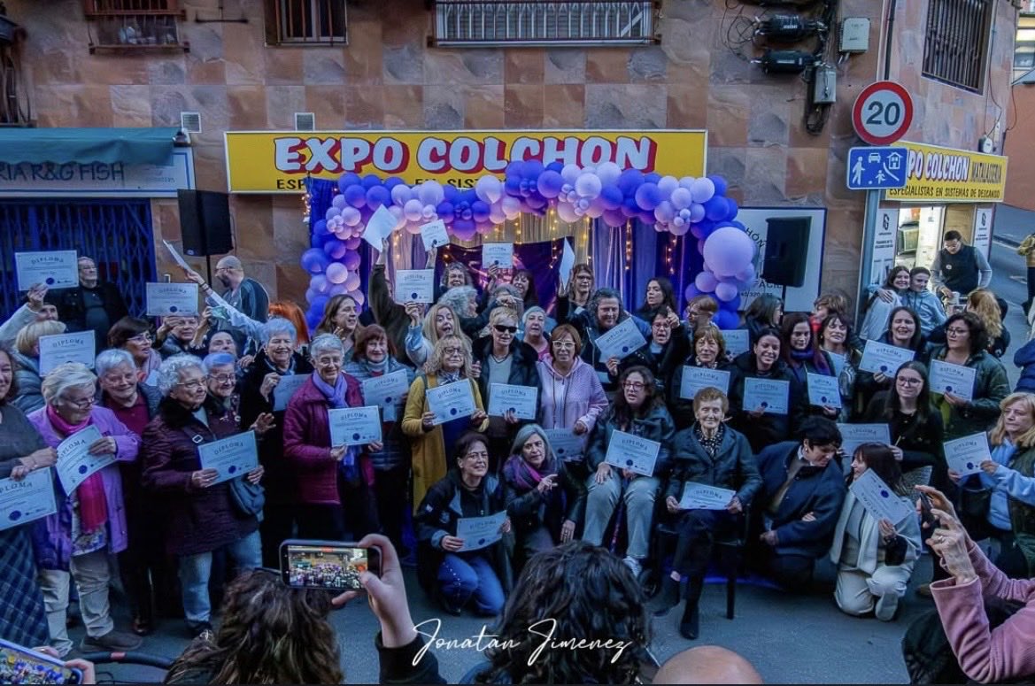 Judss___'s tweet photo. El pasado viernes tuve la suerte de acompañar al Colectivo de Comerciantes de Calle Massanet en su 3º aniversario 🎉 

Fue un acto muy especial, centrado en poner en valor el enorme potencial de 93 mujeres de Santa Coloma 💜

Gracias por impulsar proyectos que hacen ciudad 👏🏻 https://t.co/dCd9SKtiZS