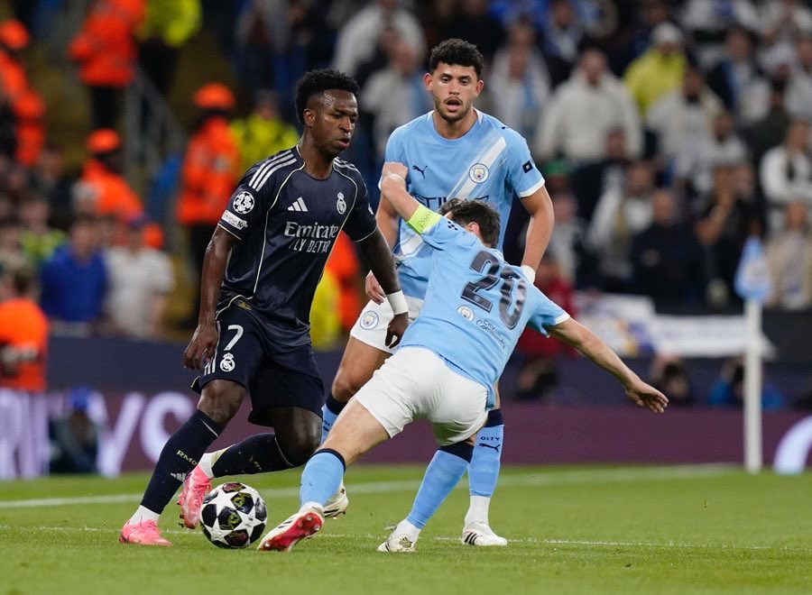 Mez_Rma's tweet photo. Le plus grand club du monde est entrain de corriger Manchester City aller retour 🤣 

#MCIRMA https://t.co/vUhpc1l6nm