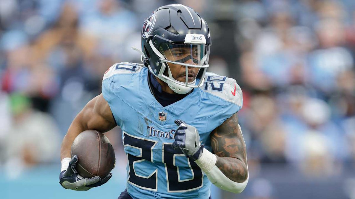 ChampagneKobe1's tweet photo. Tony Pollard is a 28 year old every down back , that is coming off 4 straight 1,000 yard rushing seasons, the latest 2 years being behind bottom 5 offensive lines. I promise you there are teams that would gladly trade for him. #titans https://t.co/gtoCESqRkp