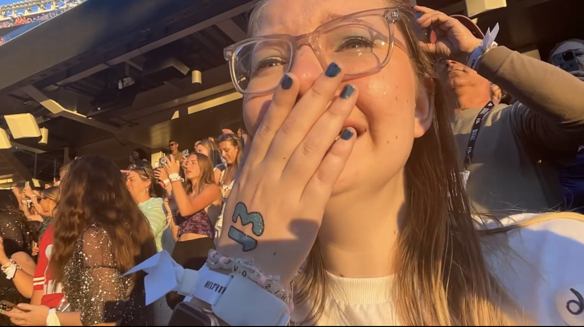 hayley “i love you” | 10.11.23 tweet media