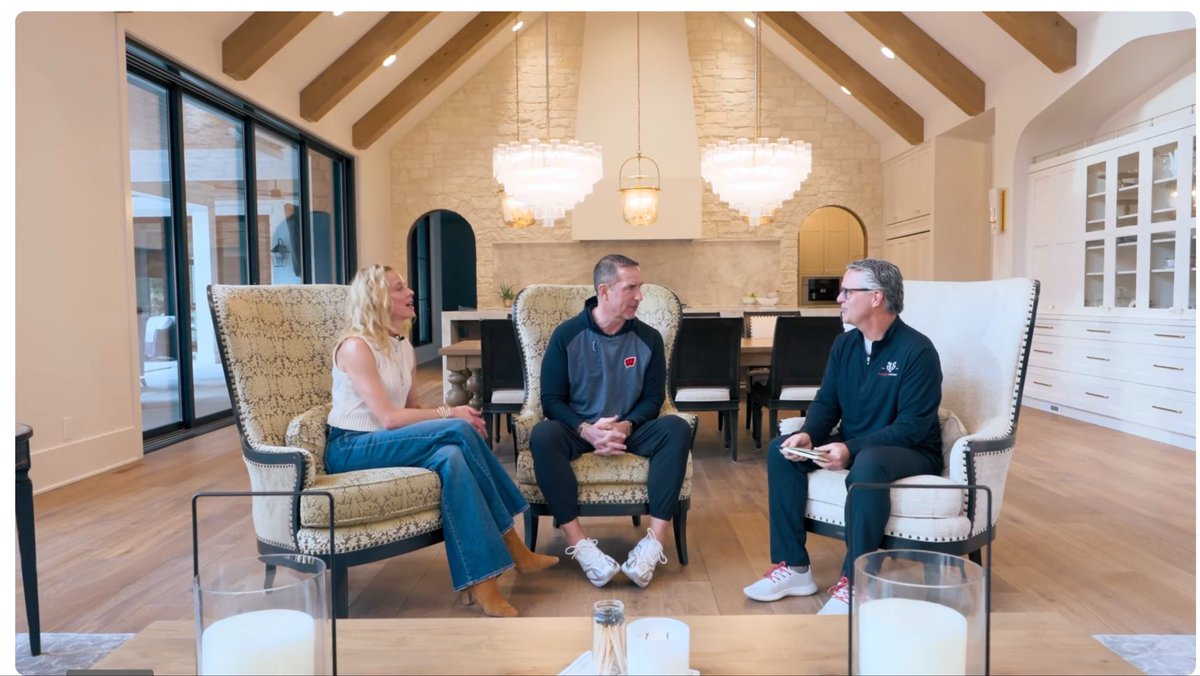 BuckAround tweet media