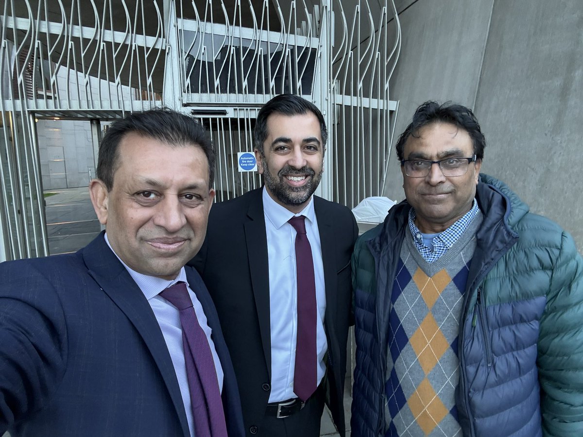 FoysolChoudhury's tweet photo. While we’re engaged in one of the most difficult and heartfelt debates in Scottish Parliament history on Assisted Dying, I want to thank brother @HumzaYousaf for organising a wonderful Iftar. Delicious food from Kababish Edinburgh!
#Ramadan #Iftar https://t.co/6YIBukKIAu