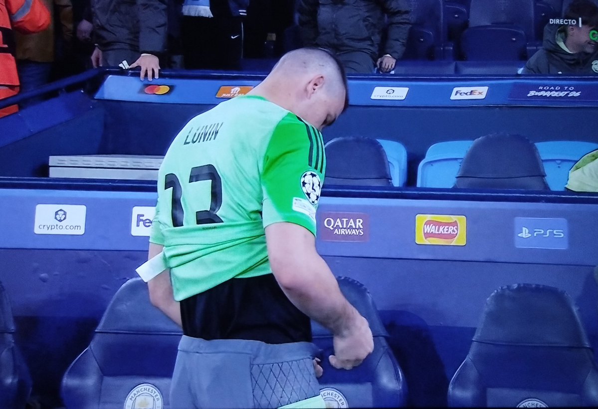 JokerLaporta's tweet image. Entra Lunin por Courtois, el héroe de la 14° Champions en el Etihad.

Esperemos que no sea grave y lo hayan sustituido por precaución. 
🙏🏻🦒 @thibautcourtois